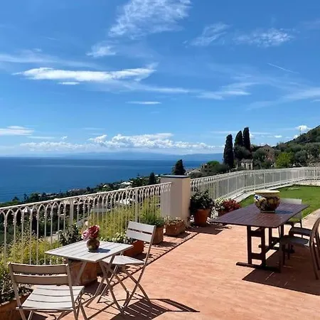 Lejlighed Dimora Concept - Beautiful Flat With Terrace And Sea View - Free Parking