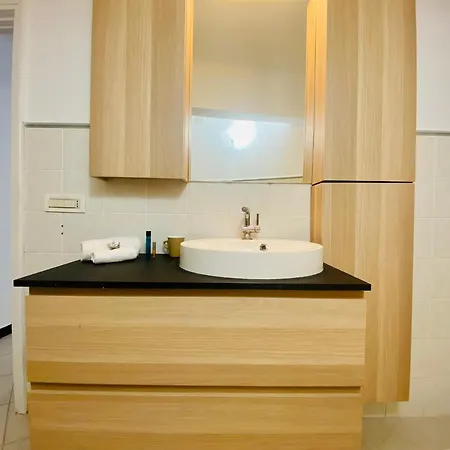 Beautiful Flat With Terrace And Sea View - Free Parking דירה